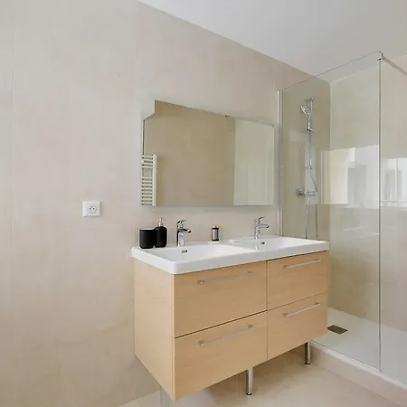Chic Duplex With Rooftop -3bd-6p-