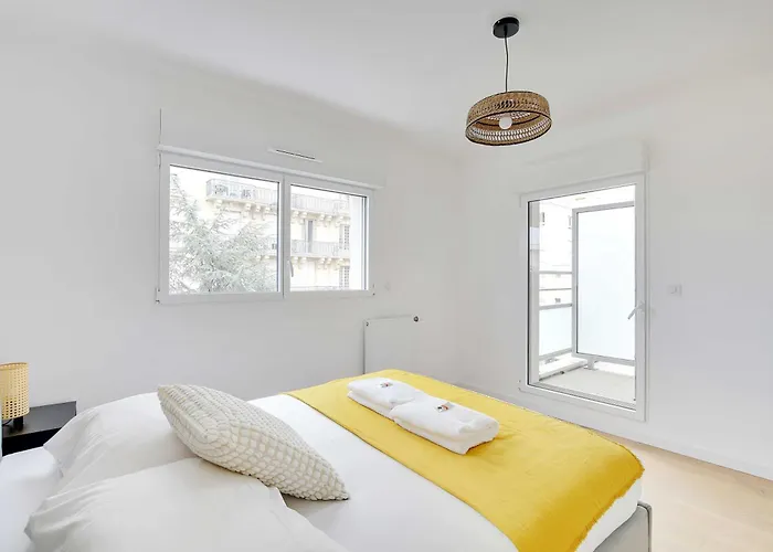 Chic Duplex With Rooftop -3bd-6p- * Nogent-sur-Seine